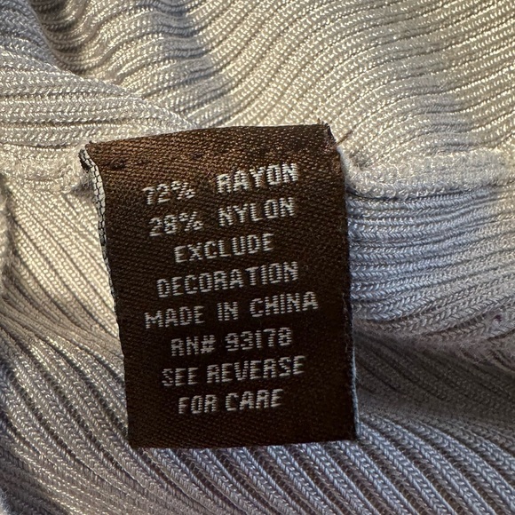 Adrienne Vittadini Studio Light Gray soft Ruffled Neckline luxury Blouse size Lg - Picture 8 of 9